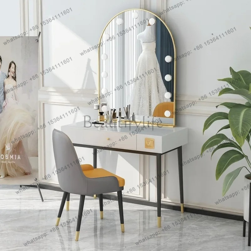 Beauty And Makeup Studio - Basit lamba aynalı makyaj masası, düğün